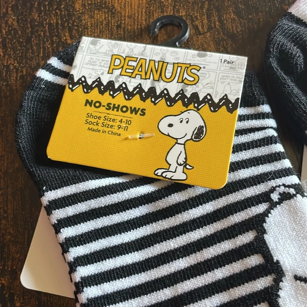 Mickey Mouse Disney Snoopy Peanuts Black White No Show Socks 9-11 Women’s